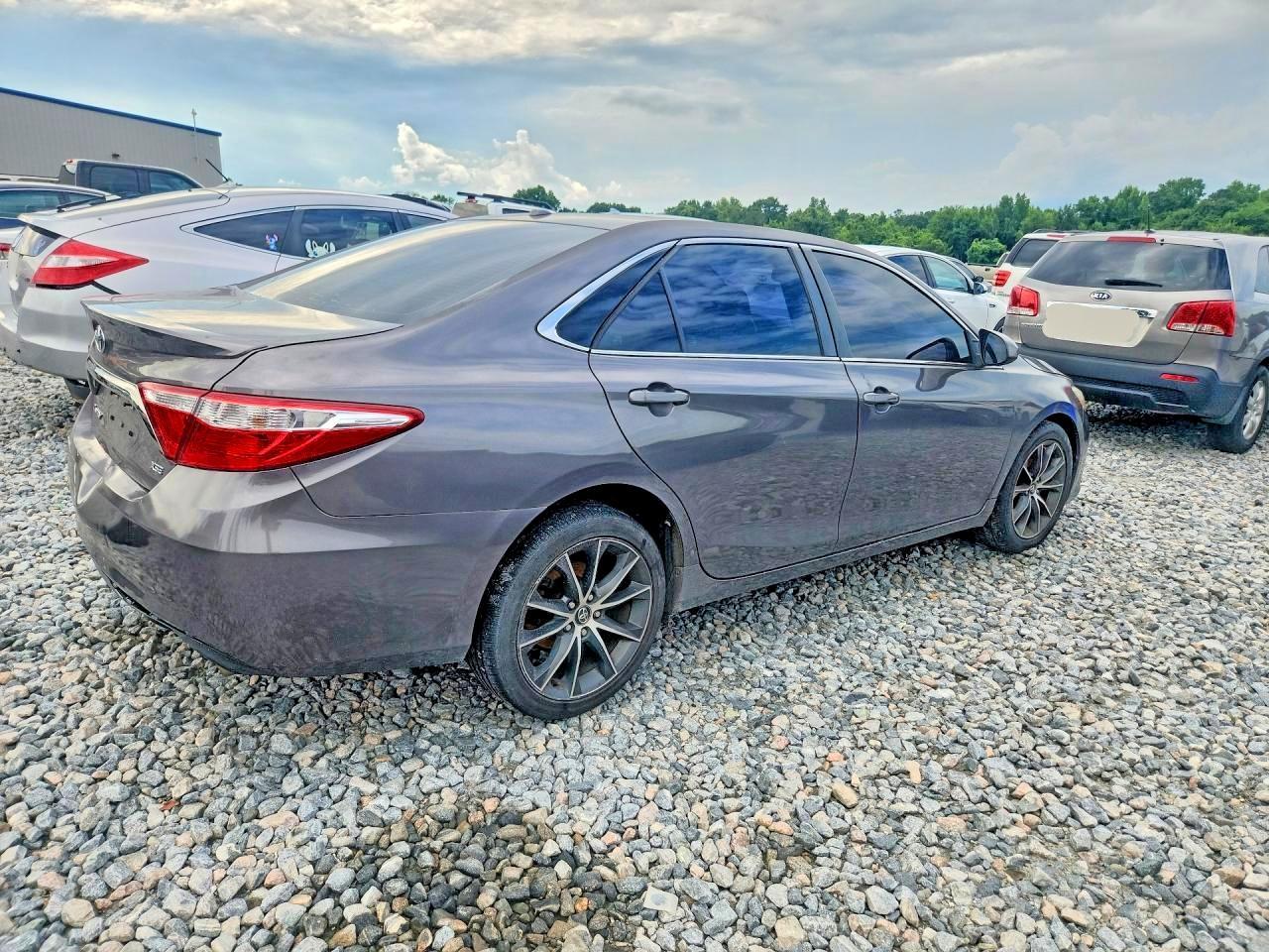 2017 Toyota Camry Xse - zdjęcie 3