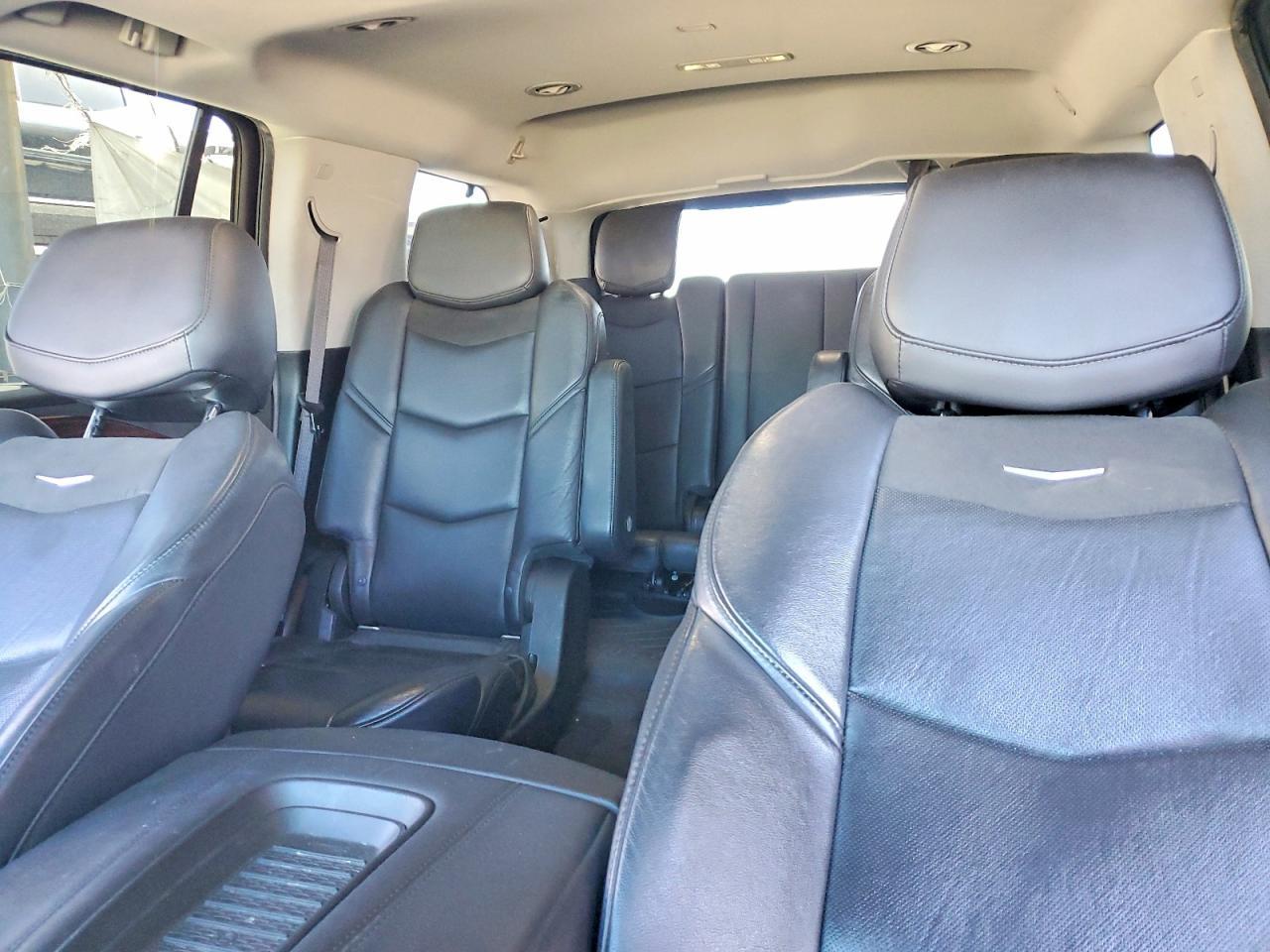 2020 Cadillac Escalade Luxury - zdjęcie 10