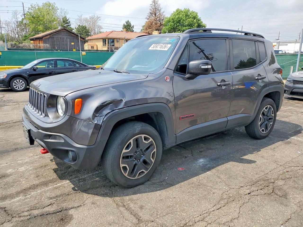 2016 Jeep Renegade Trailhawk - zdjęcie główne