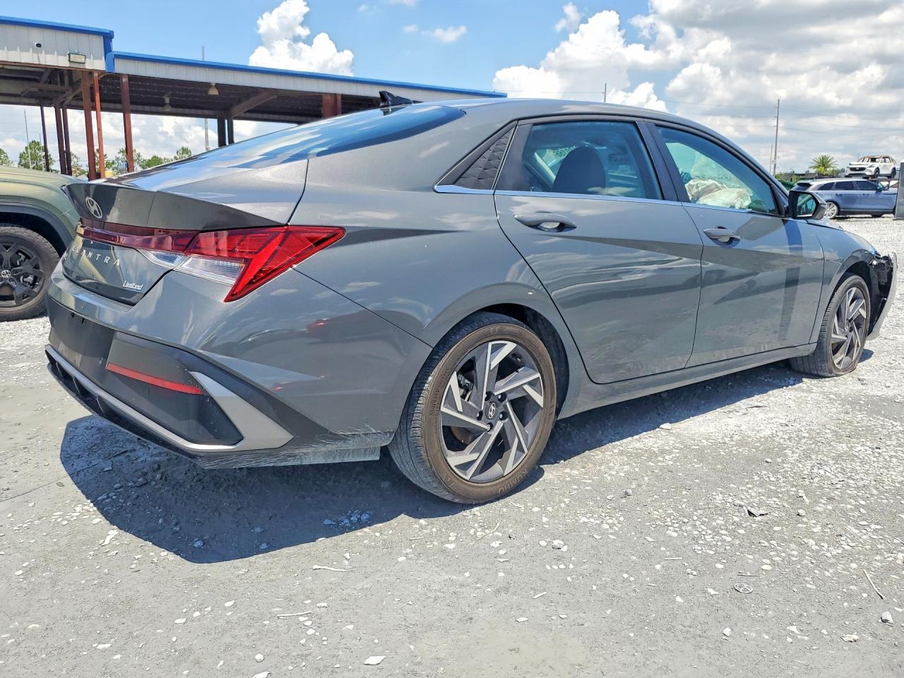 2024 Hyundai Elantra Limited - zdjęcie 3