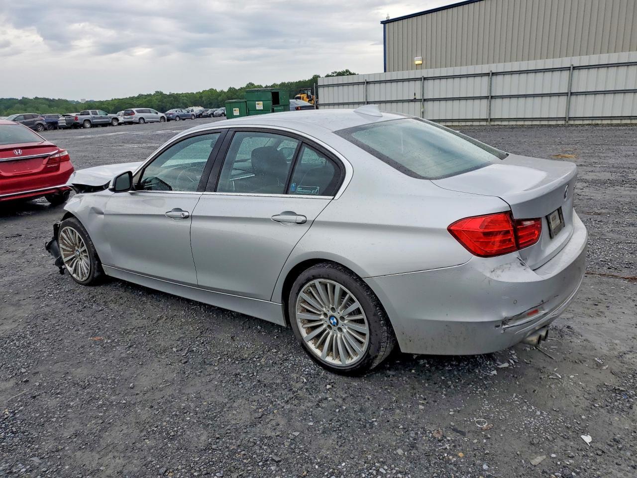 2013 BMW 328 I - zdjęcie 2