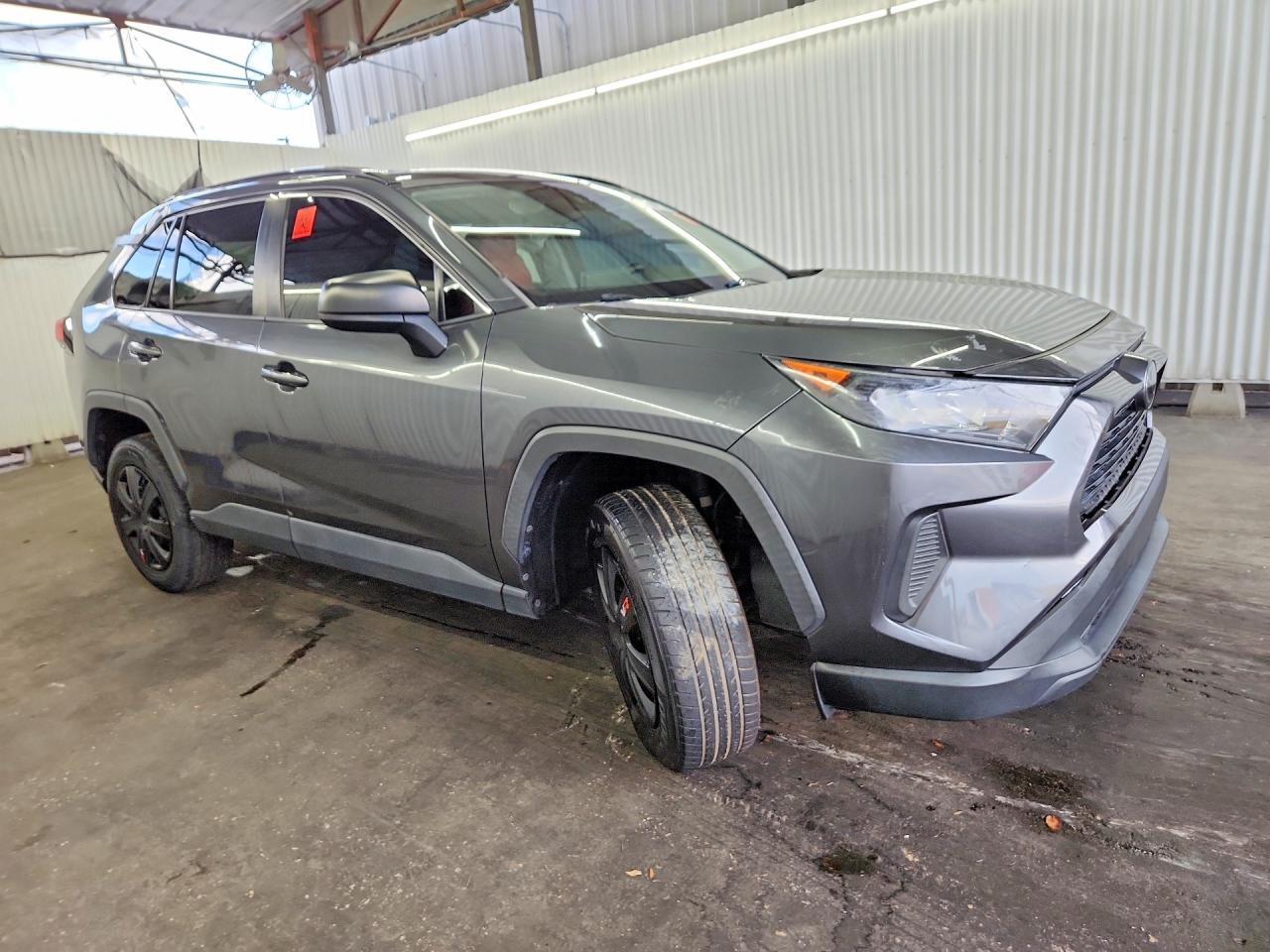 2020 Toyota Rav4 Le - zdjęcie 4