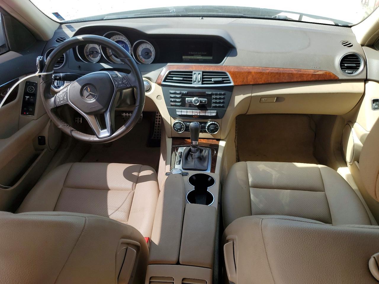 2014 Mercedes-Benz C 250 - zdjęcie 15