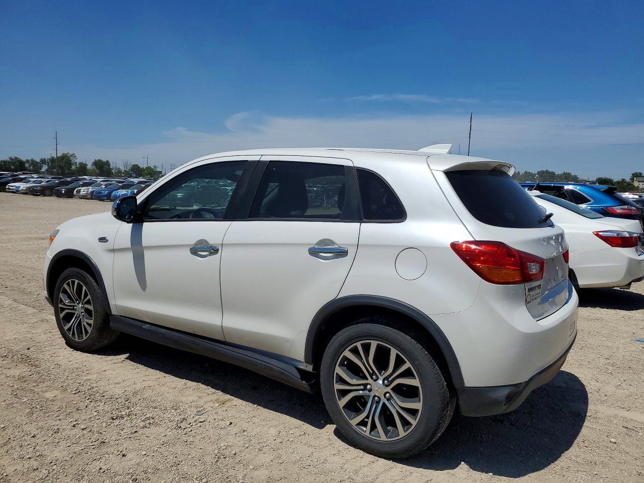 2017 Mitsubishi Outlander Sport Es - zdjęcie 2