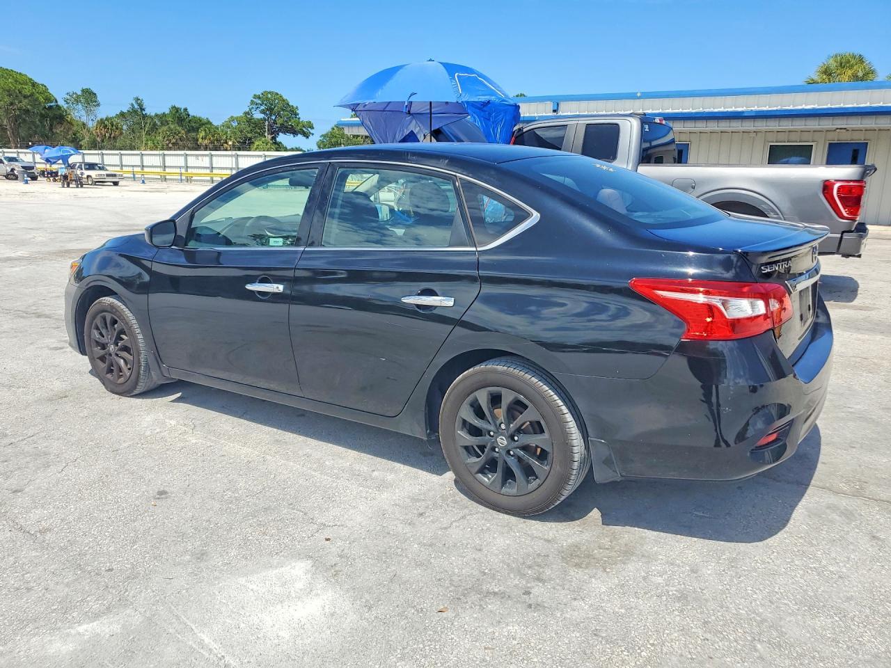 2018 Nissan Sentra S - zdjęcie 2