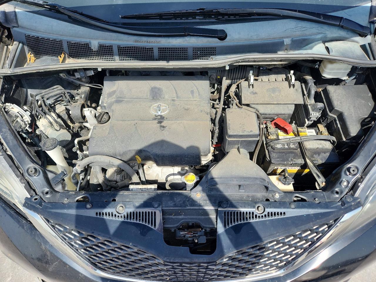 2014 Toyota Sienna Sport - zdjęcie 12