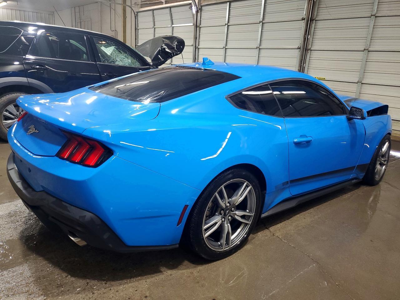 2024 Ford Mustang - zdjęcie 3