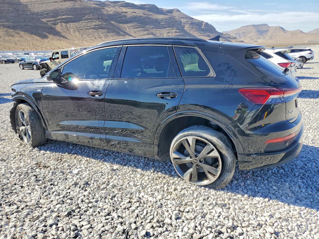Audi Q4 e-tron - zdjęcie 2