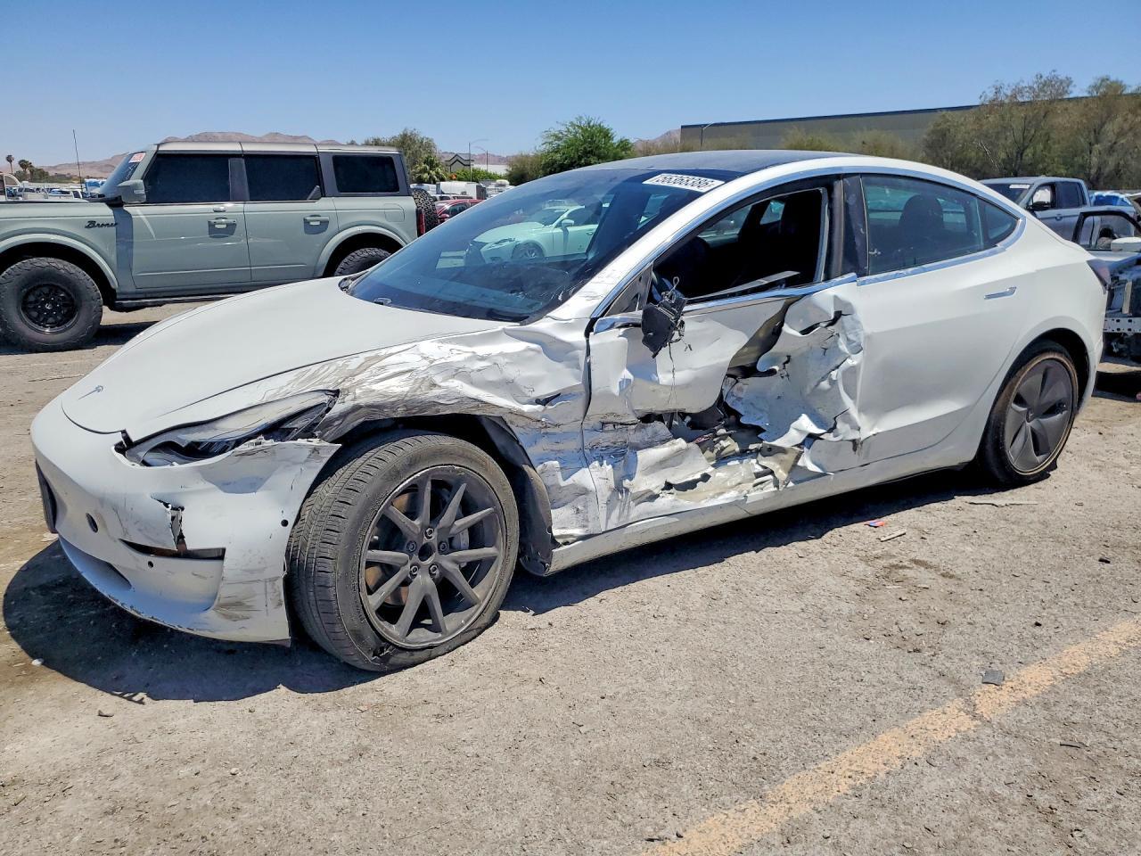 2020 Tesla Model 3 - zdjęcie główne