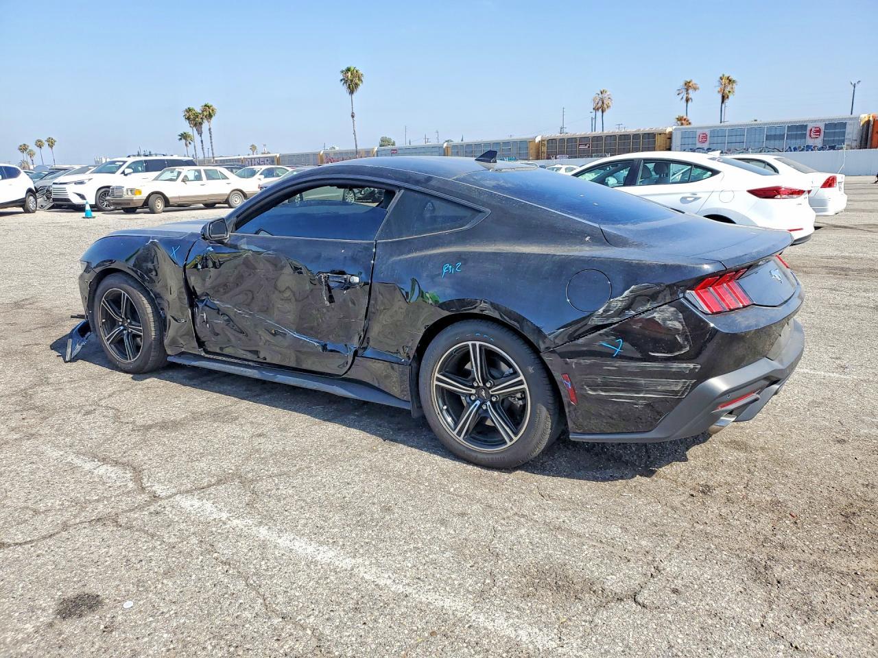 2024 Ford Mustang - zdjęcie 2