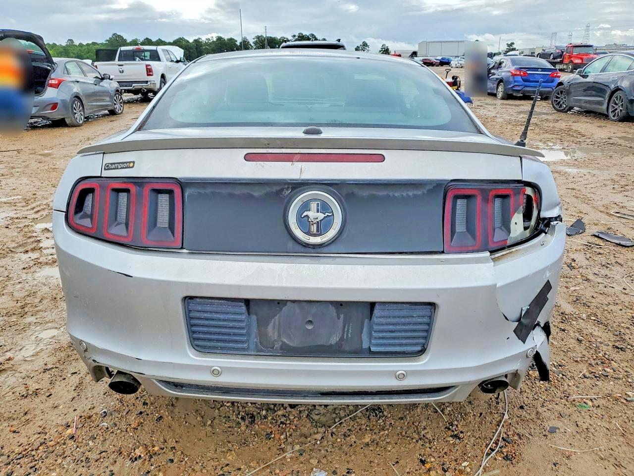 2013 Ford Mustang - zdjęcie 6