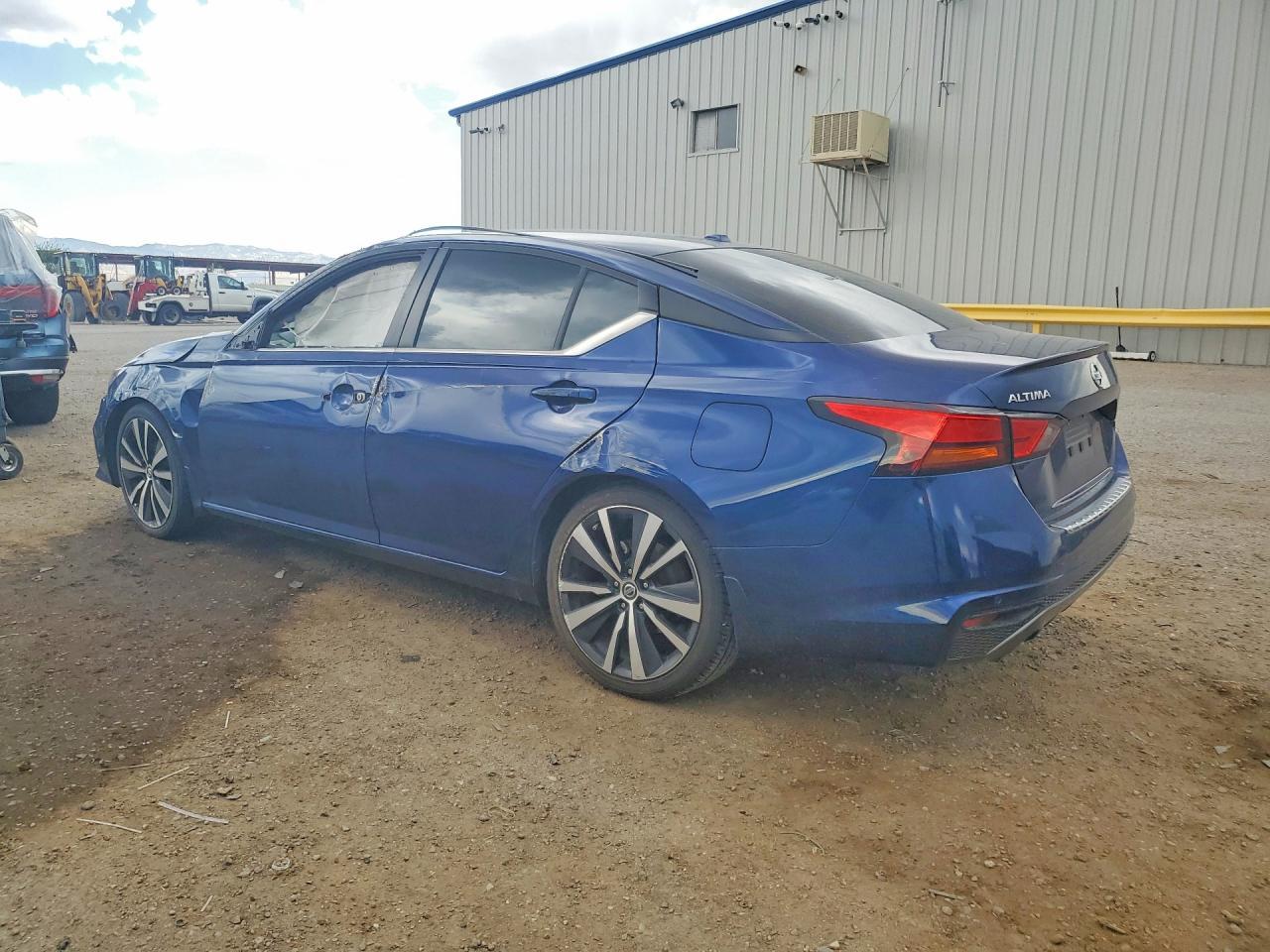 2022 Nissan Altima Sr - zdjęcie 2