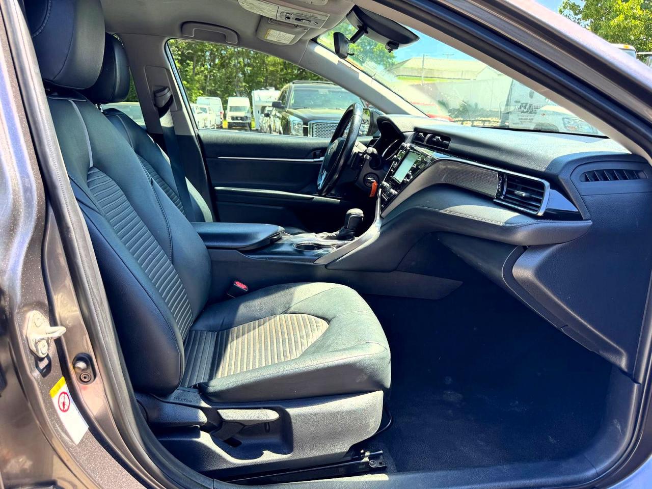 2019 Toyota Camry Se - zdjęcie 8