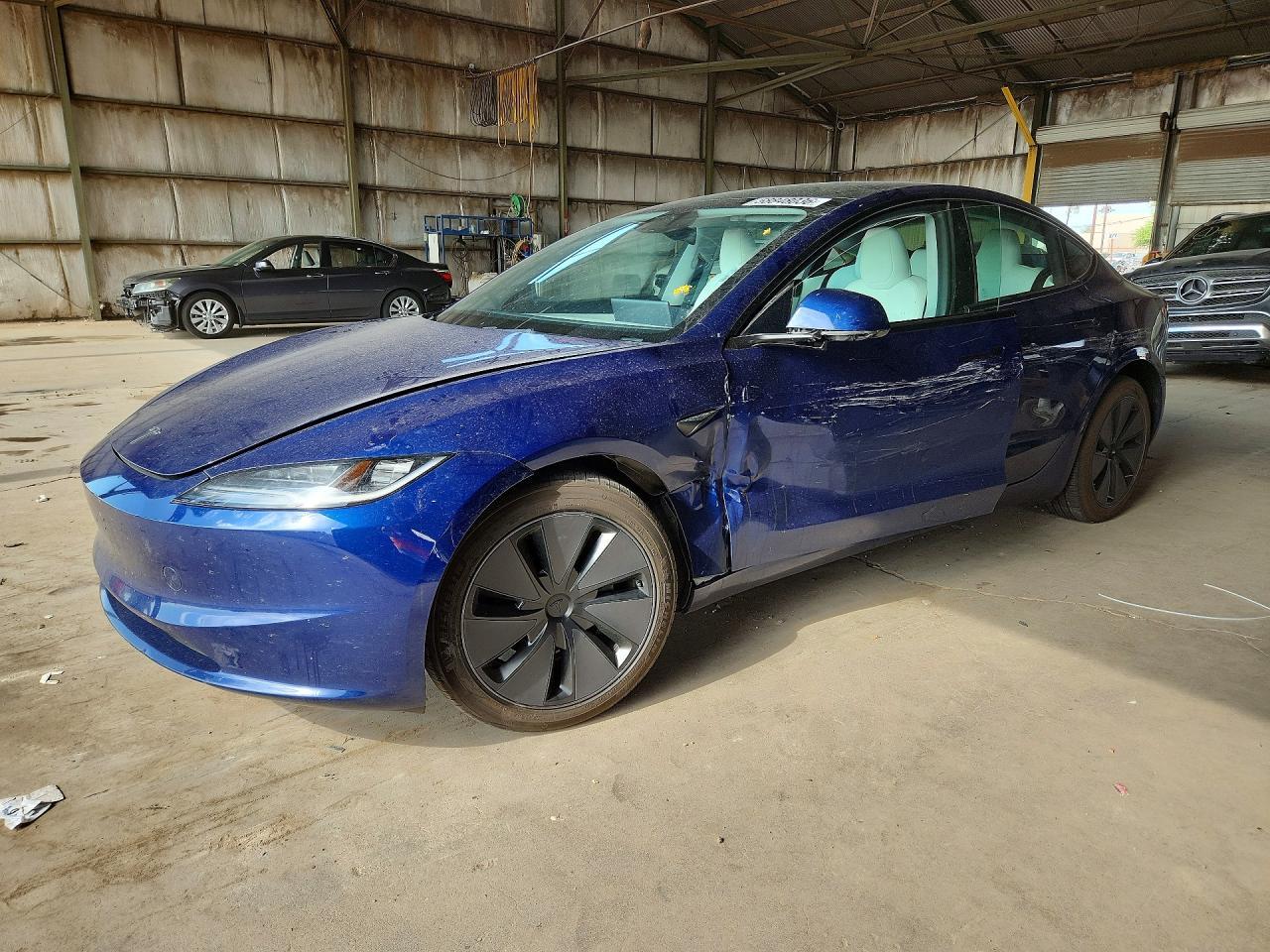 2025 Tesla Model 3 - zdjęcie główne