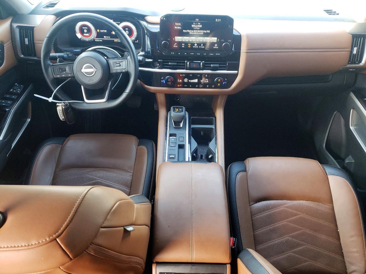 2025 Nissan Pathfinder Platinum - zdjęcie 8