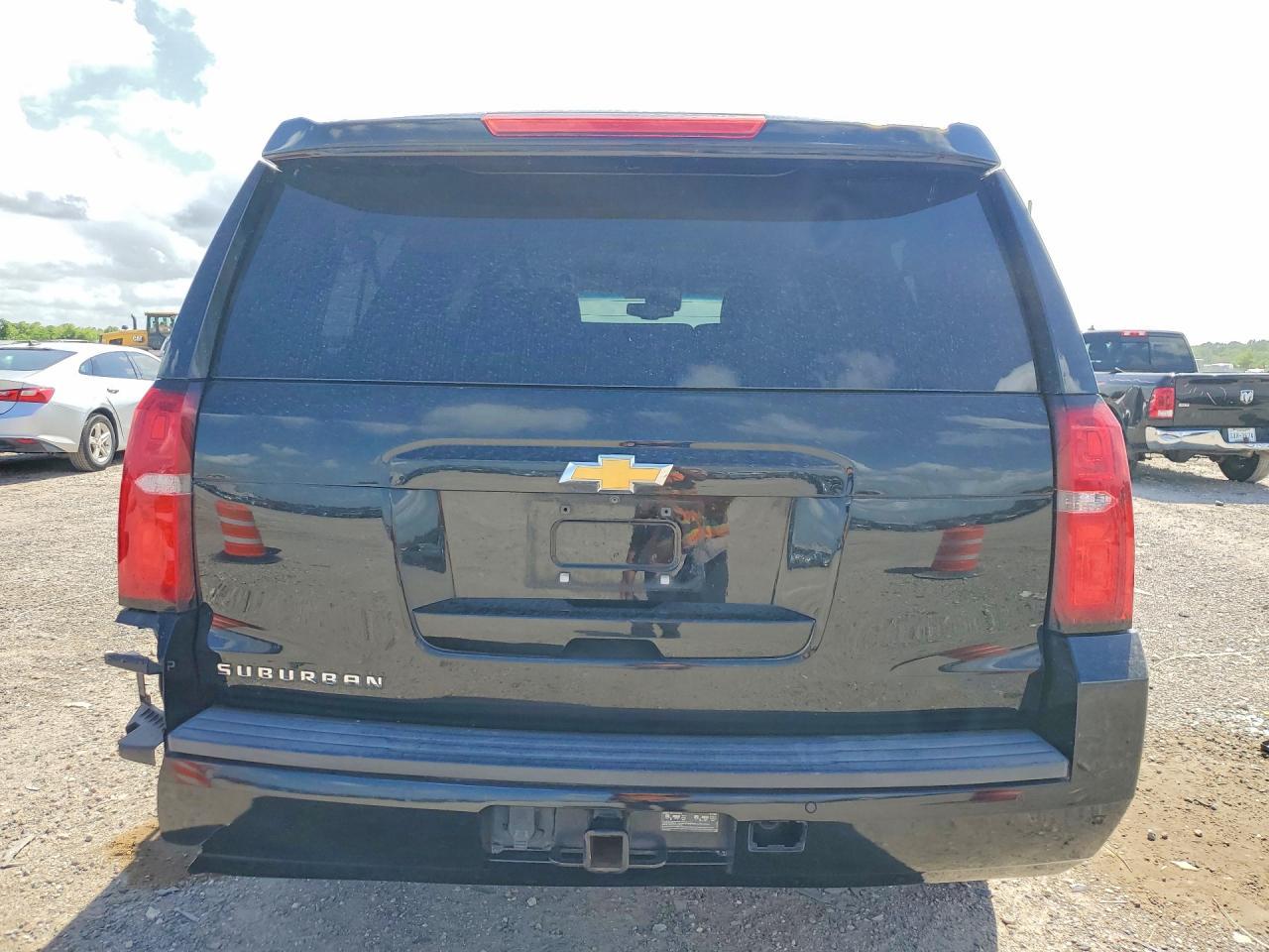 2016 Chevrolet Suburban C1500 Lt - zdjęcie 6