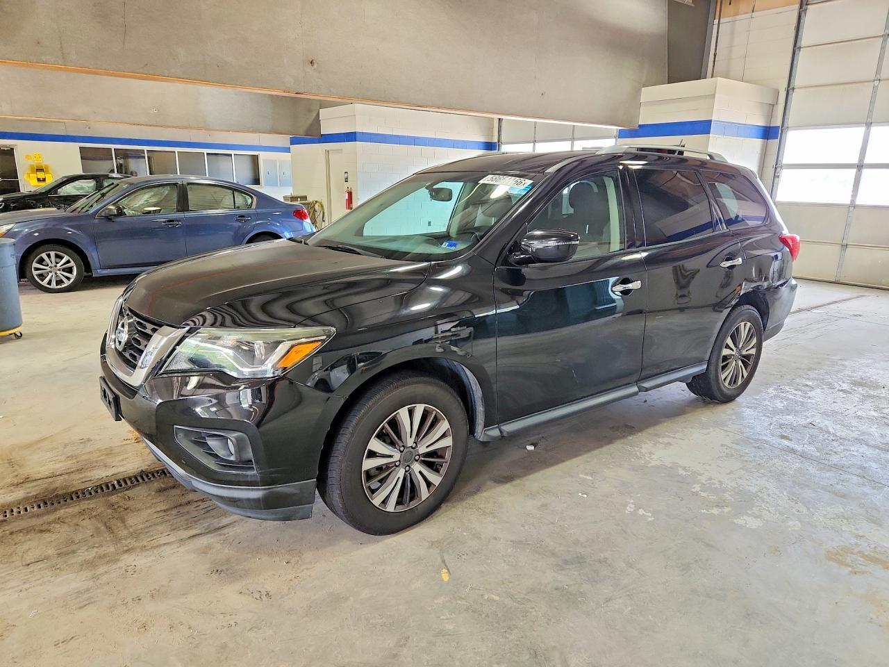 2017 Nissan Pathfinder Sv - zdjęcie główne