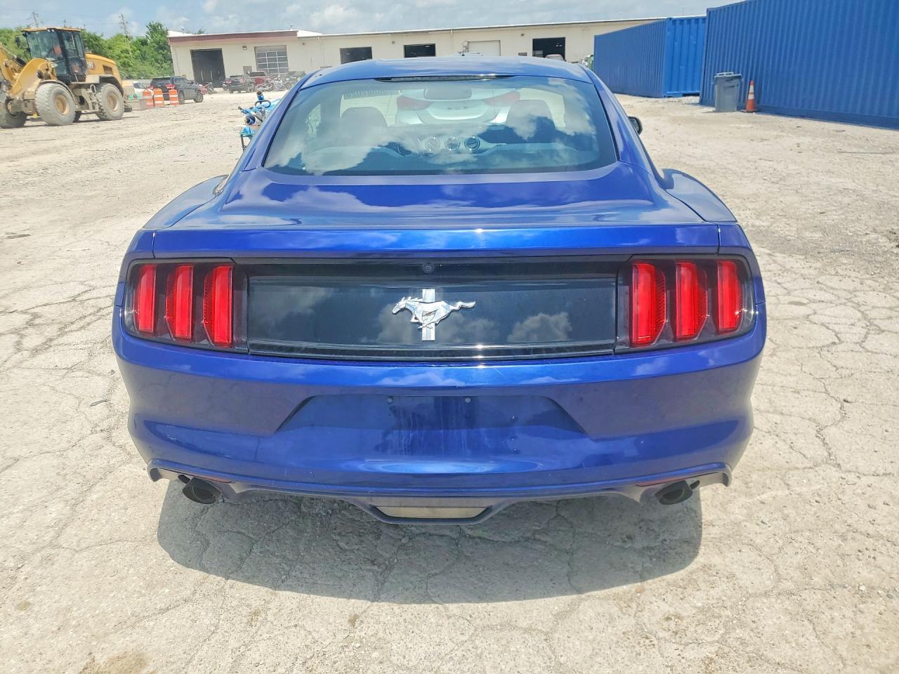 2015 Ford Mustang - zdjęcie 6
