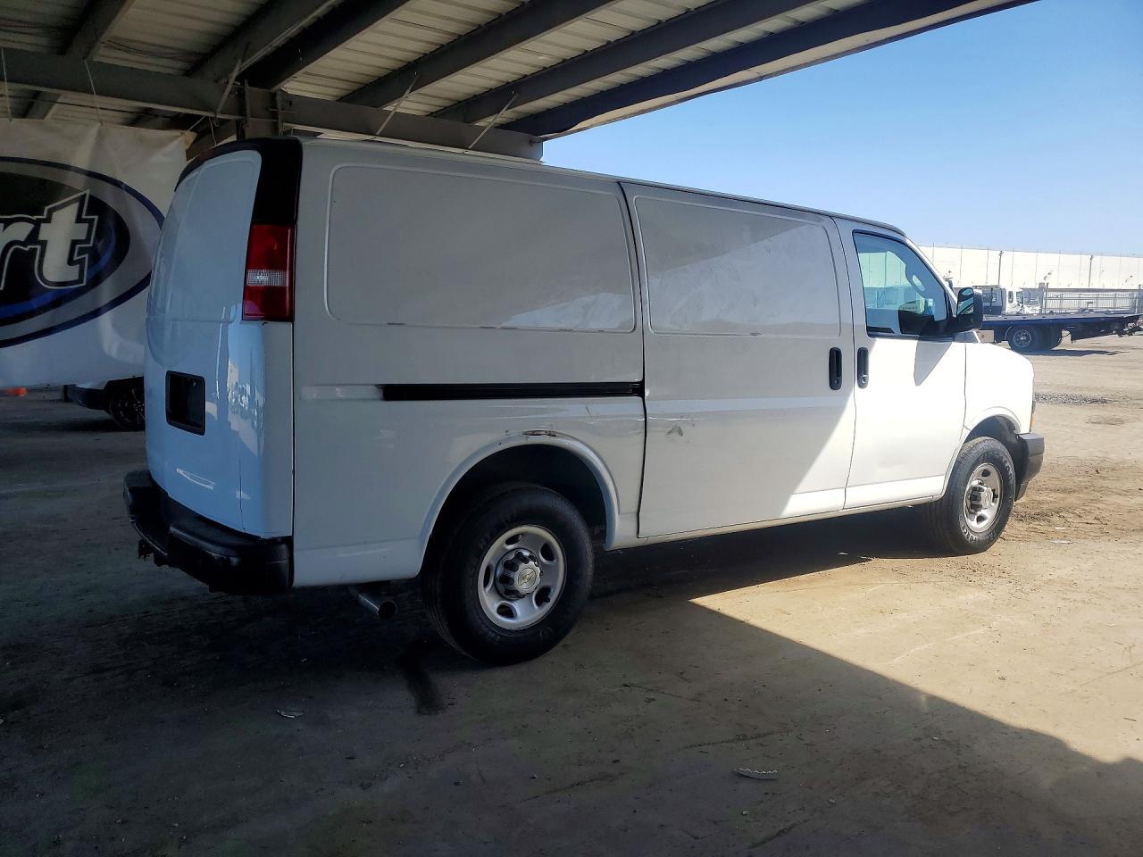 2021 Chevrolet Express G2500 - zdjęcie 3