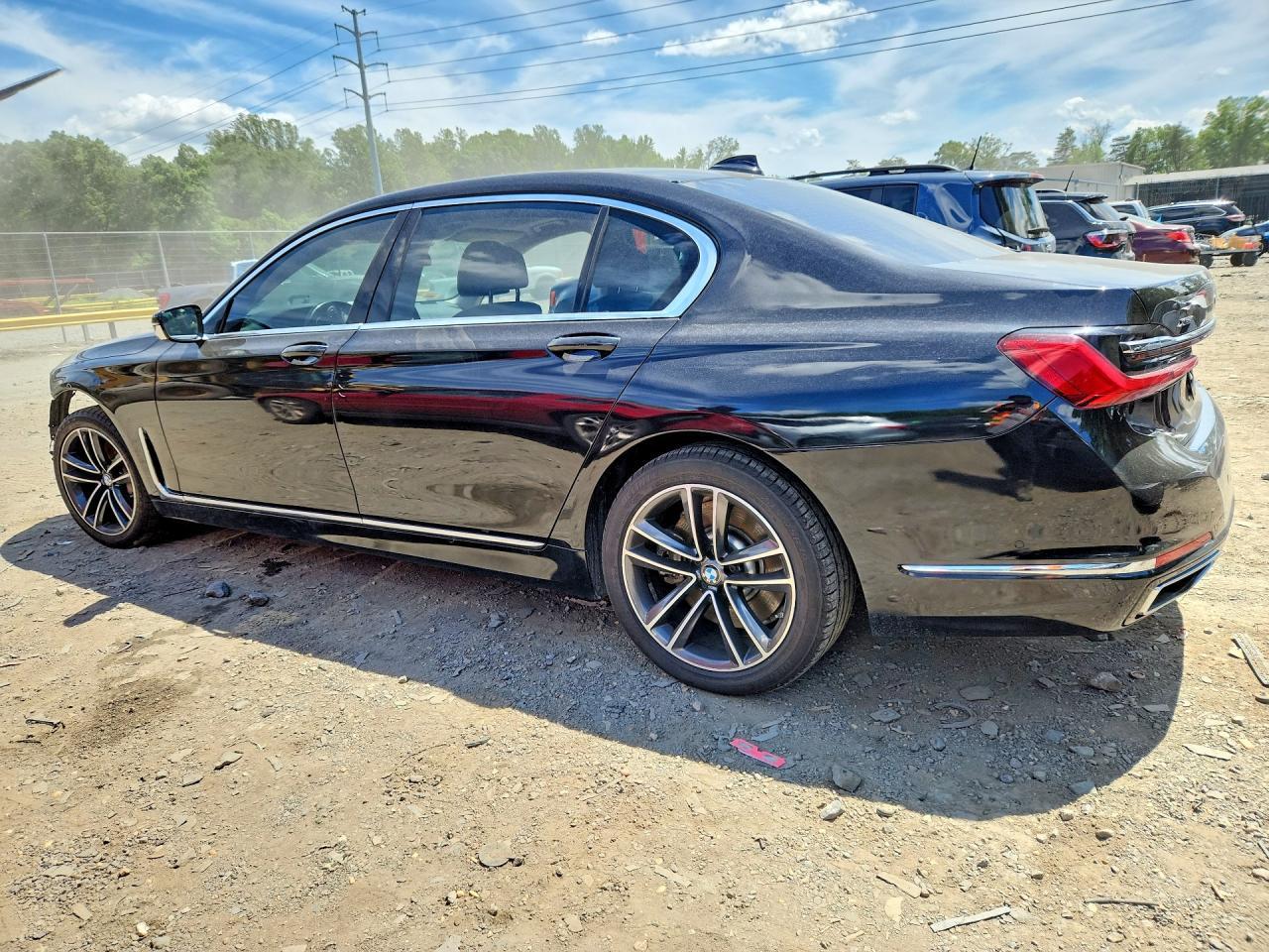 2020 BMW 750 Xi - zdjęcie 2