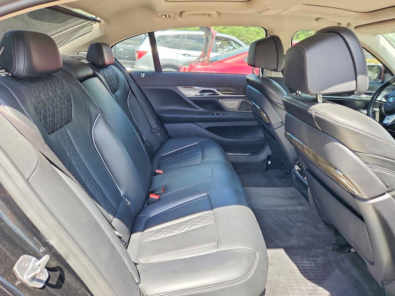 2020 BMW 750 Xi - zdjęcie 10