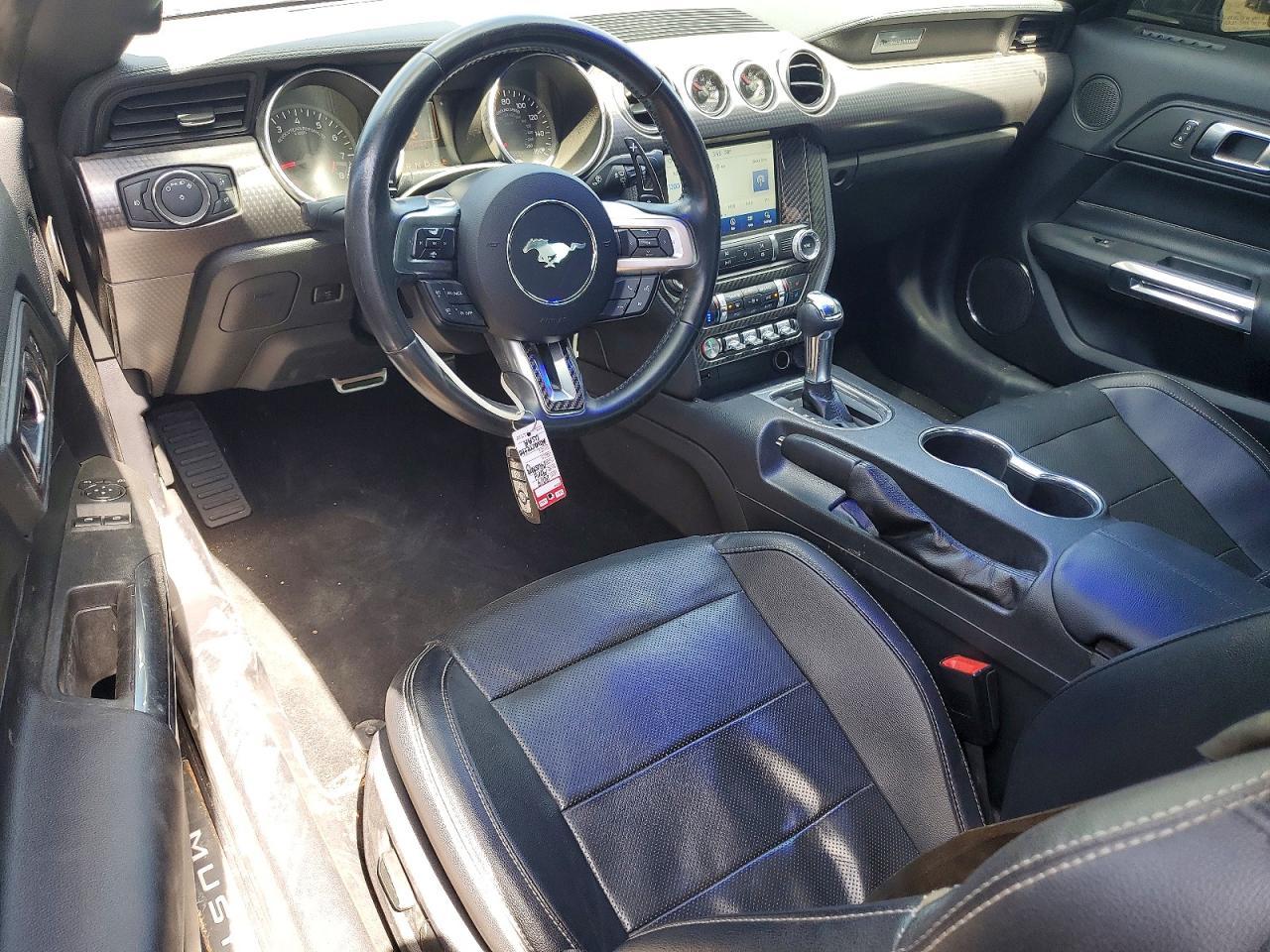 2019 Ford Mustang Coupe - zdjęcie 8