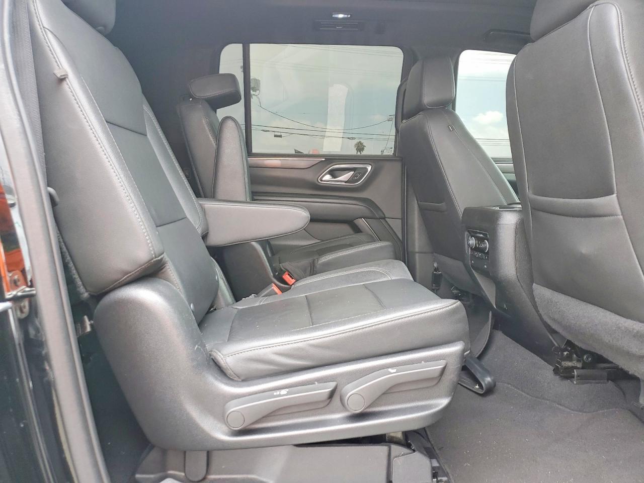 2022 Chevrolet Suburban C1500 Lt - zdjęcie 11
