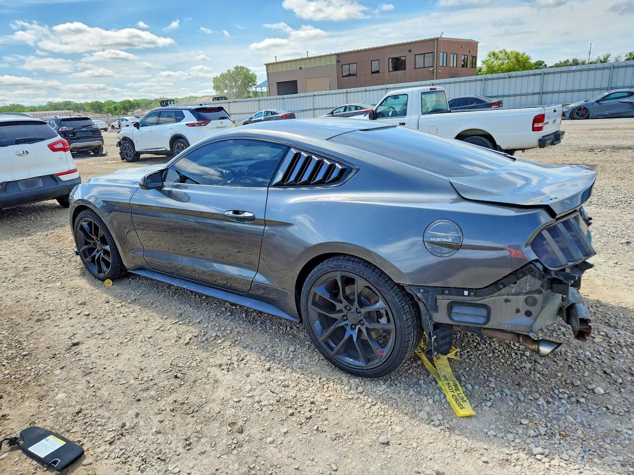 2017 Ford Mustang - zdjęcie 2