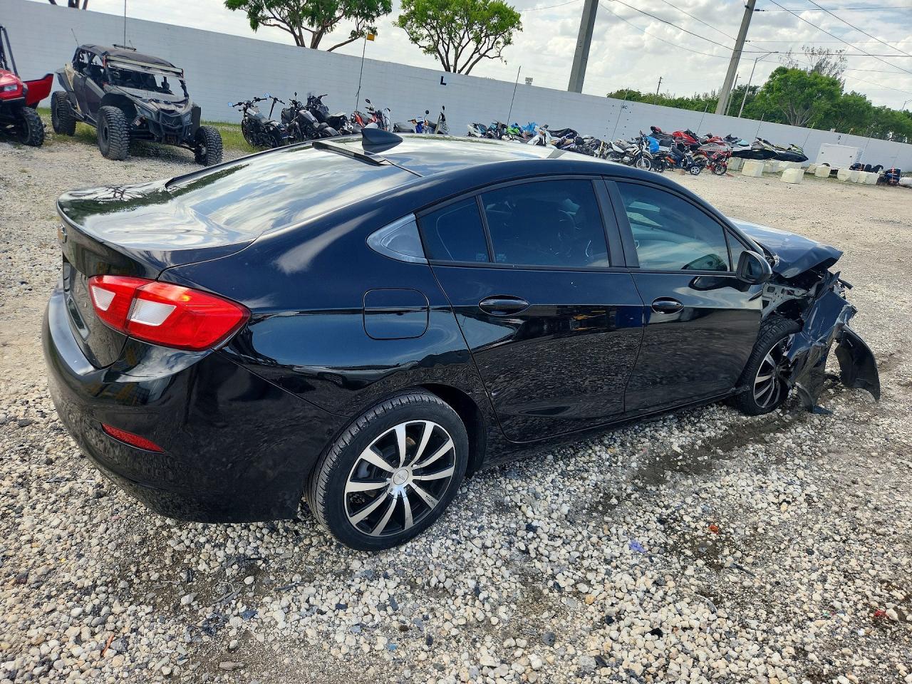 2017 Chevrolet Cruze Ls - zdjęcie 3