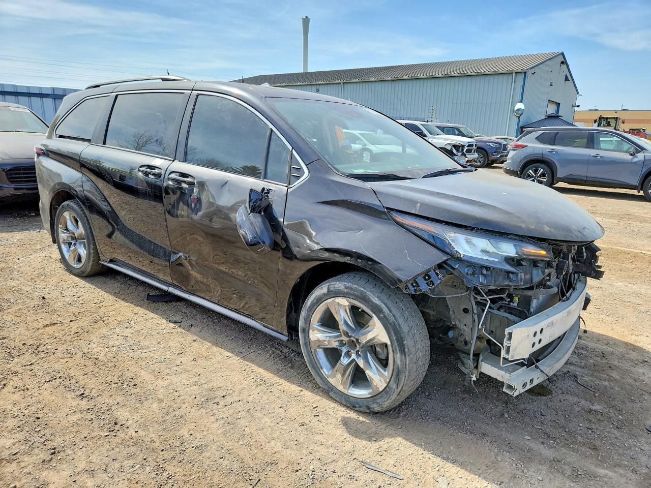 2022 Toyota Sienna Le - zdjęcie 4