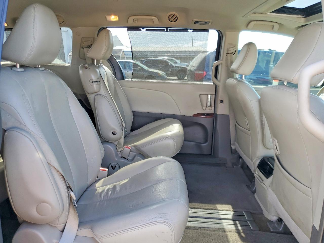 2014 Toyota Sienna Xle 8-Passenger - zdjęcie 11