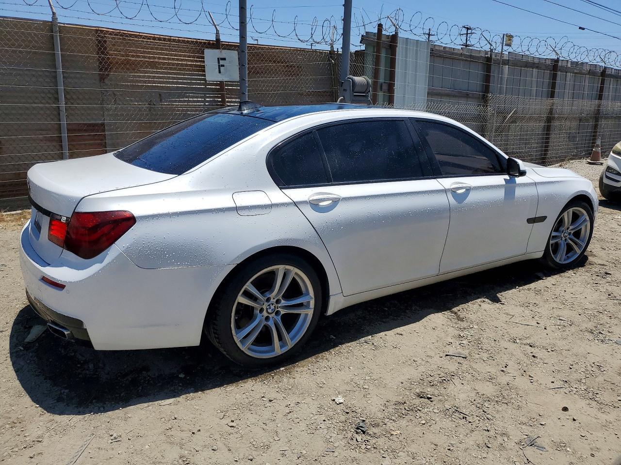 2014 BMW 750 Li - zdjęcie 3