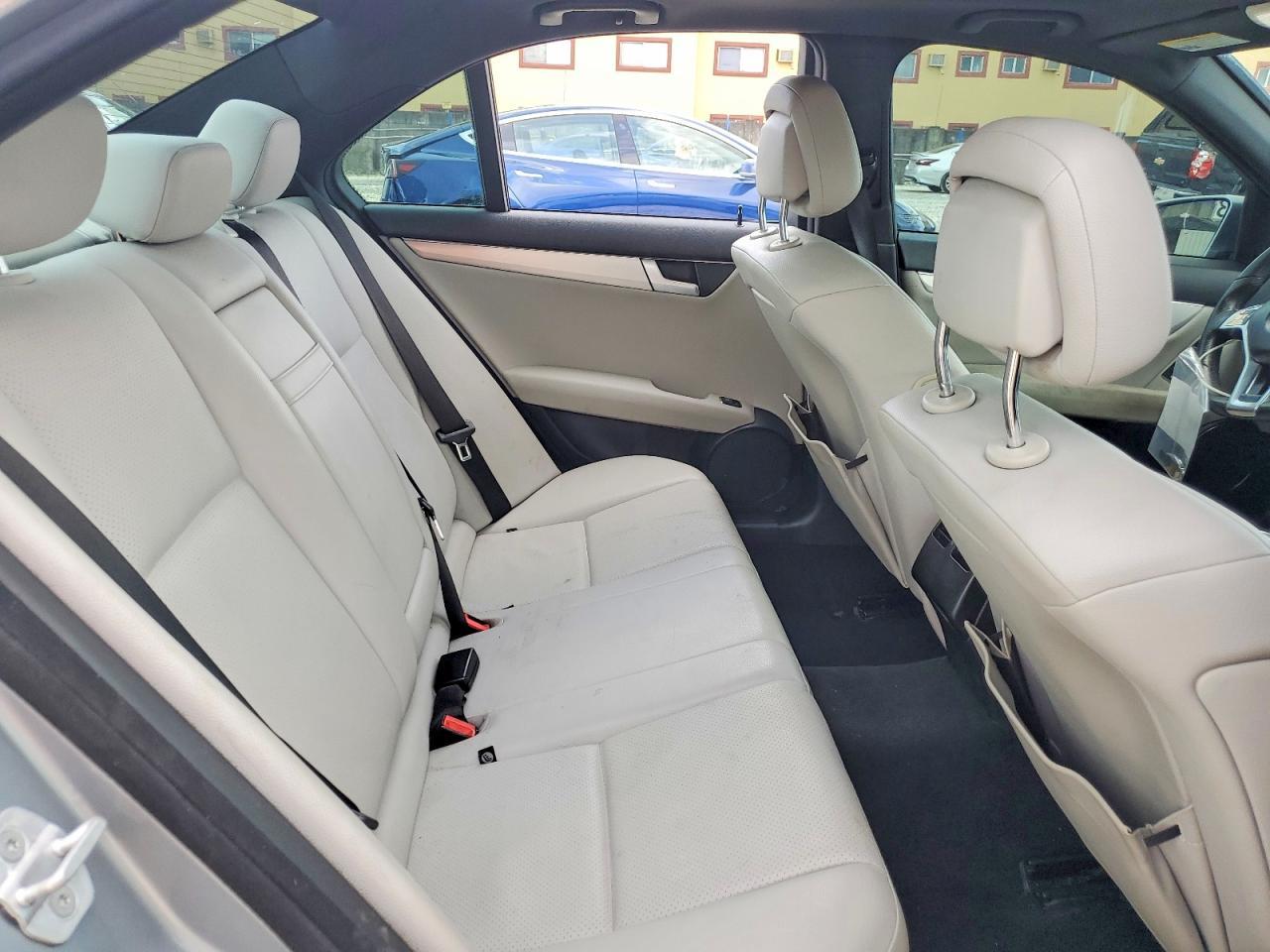 2014 Mercedes-Benz C 250 - zdjęcie 10