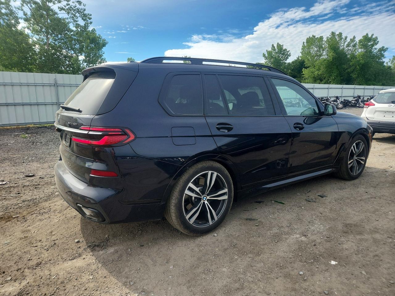2023 BMW X7 xDrive40I - zdjęcie 3