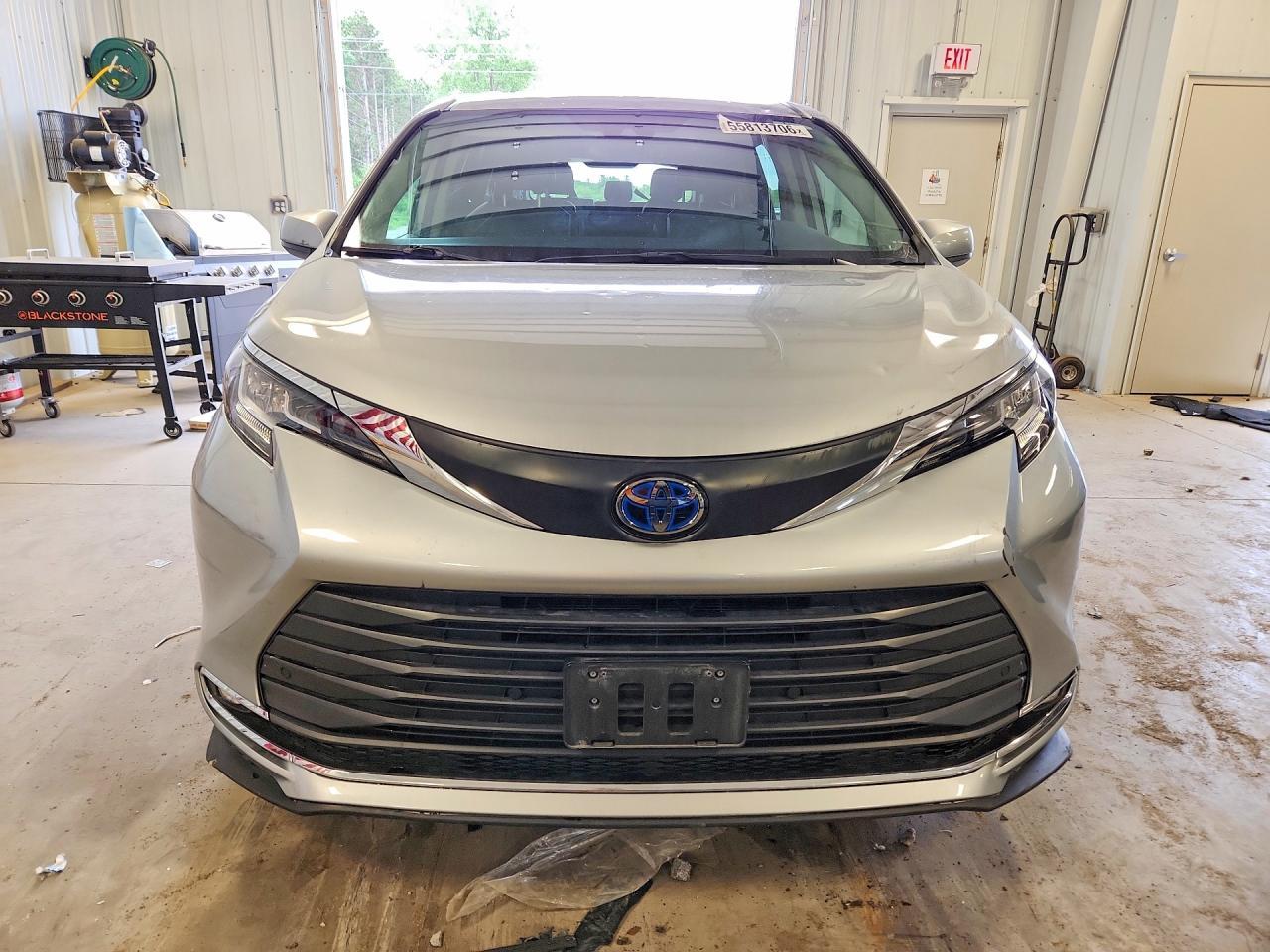 2022 Toyota Sienna Xle - zdjęcie 5