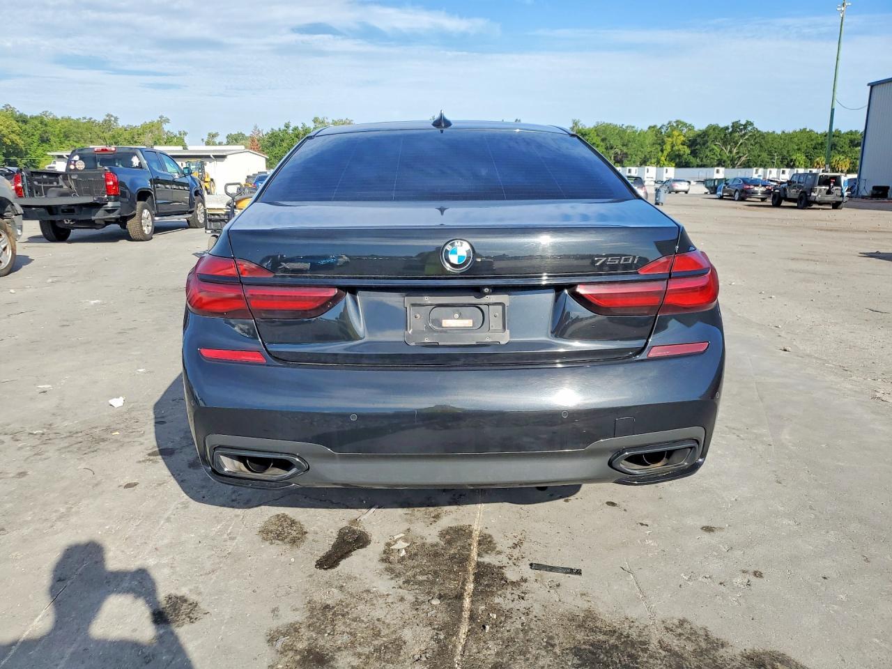 2016 BMW Seria 7 750i - zdjęcie 6