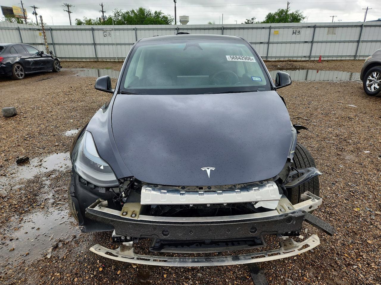 2024 Tesla Model Y - zdjęcie 5