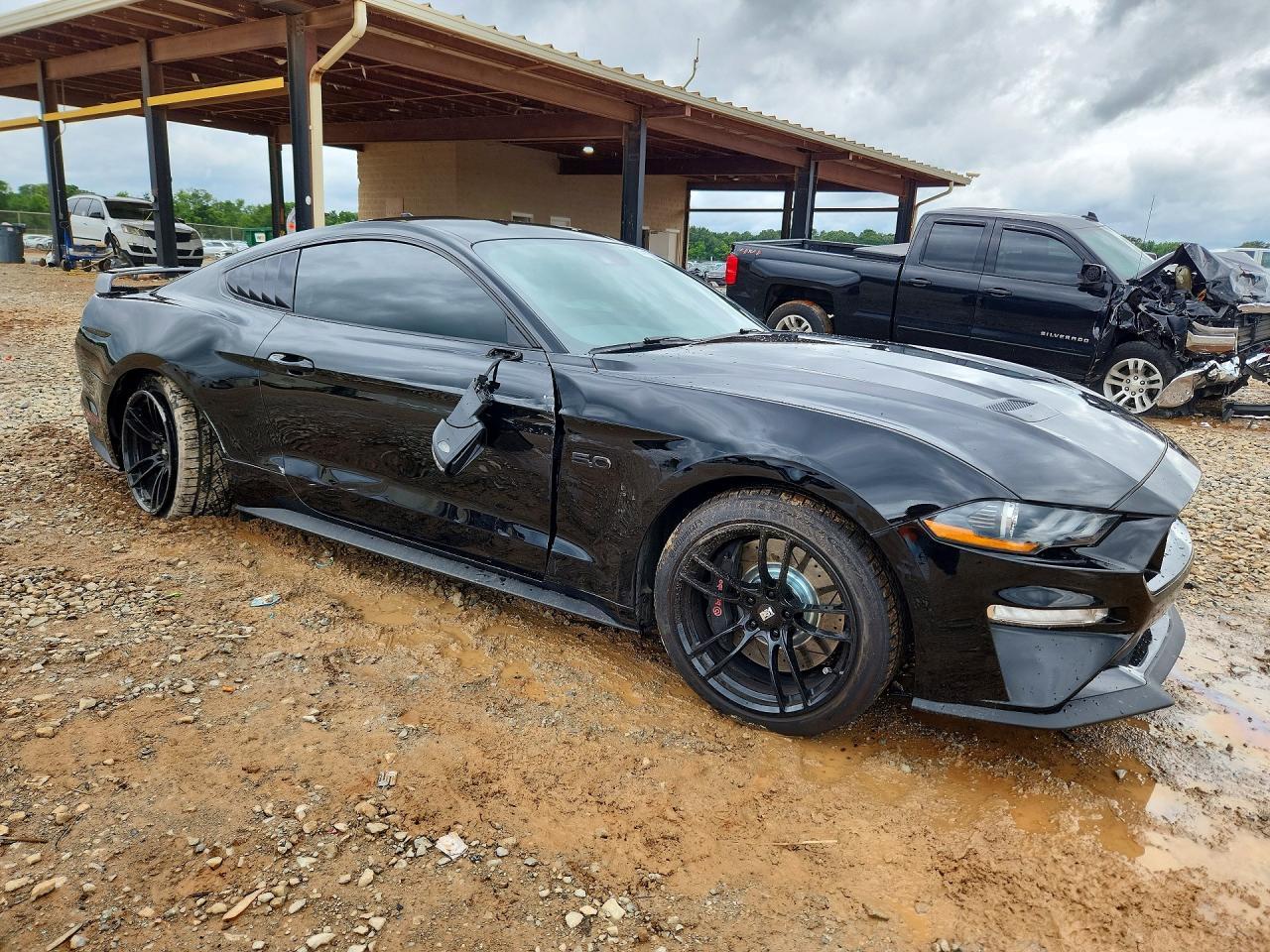 2021 Ford Mustang Gt - zdjęcie 4