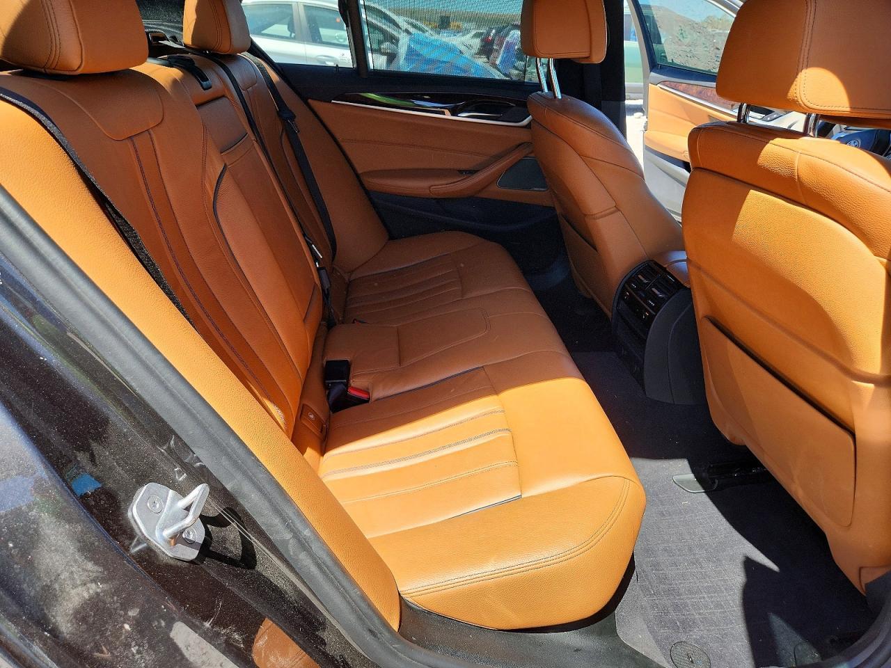 2017 BMW Seria 5 540i - zdjęcie 10