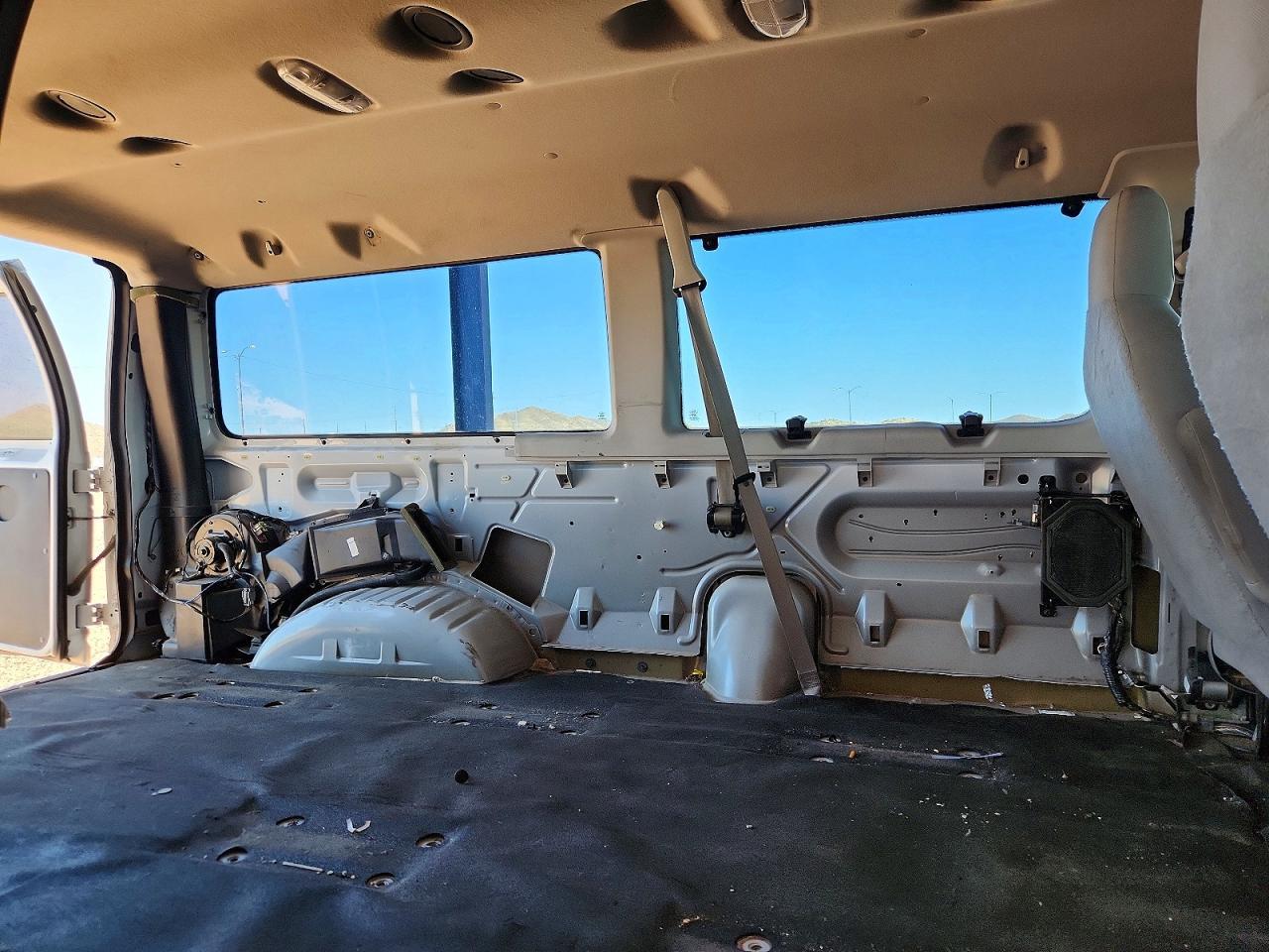 2013 Ford Econoline E350 Super Duty Wagon - zdjęcie 11