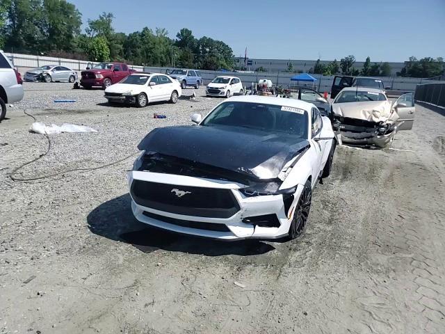 2024 Ford Mustang - zdjęcie 13