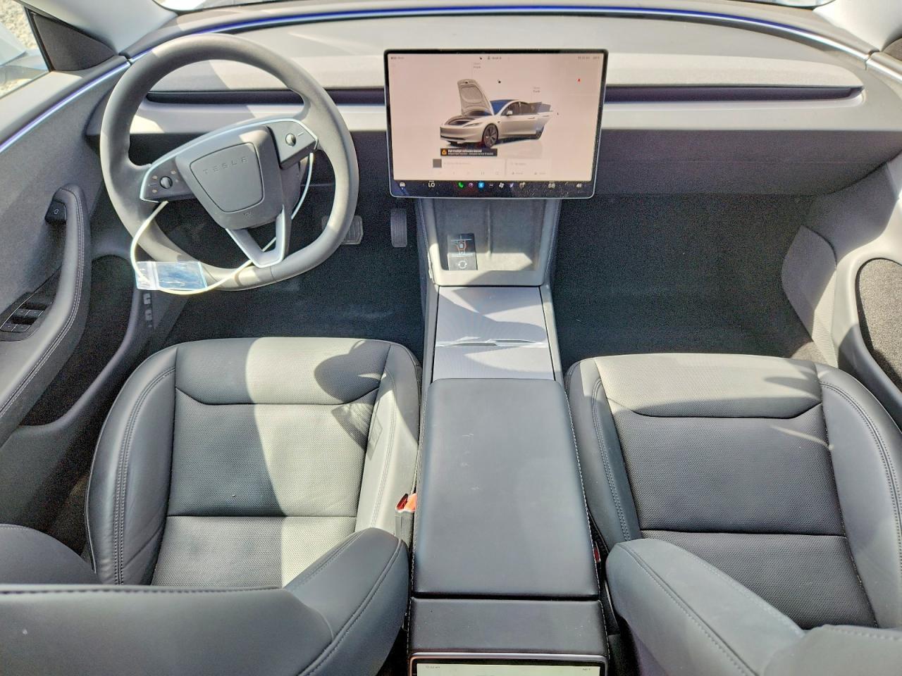 2025 Tesla Model 3 - zdjęcie 8
