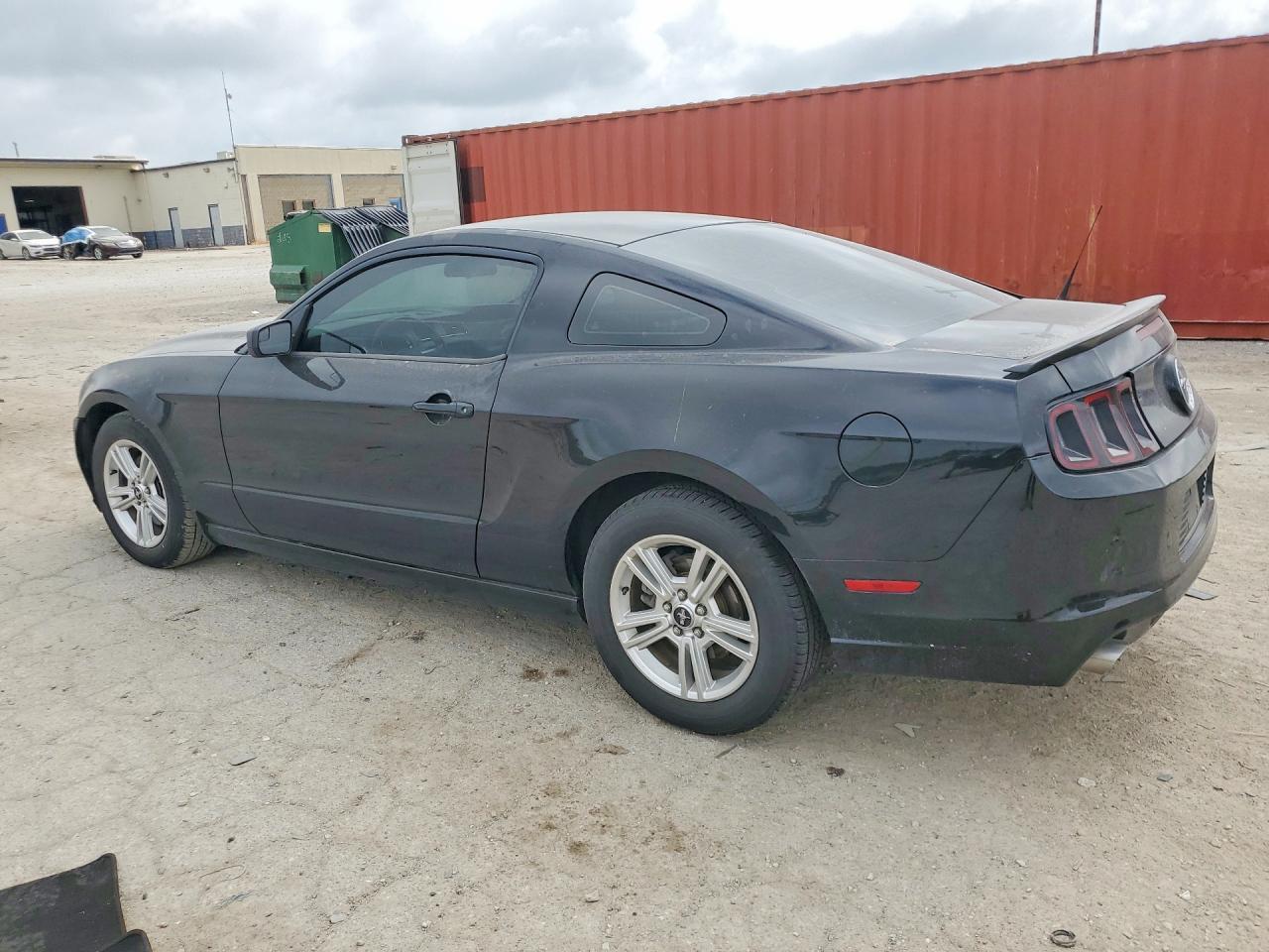 2013 Ford Mustang - zdjęcie 2
