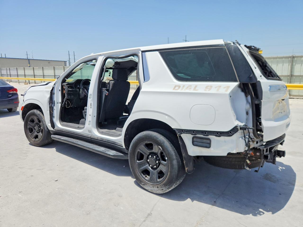 2021 Chevrolet Tahoe C1500 - zdjęcie 2