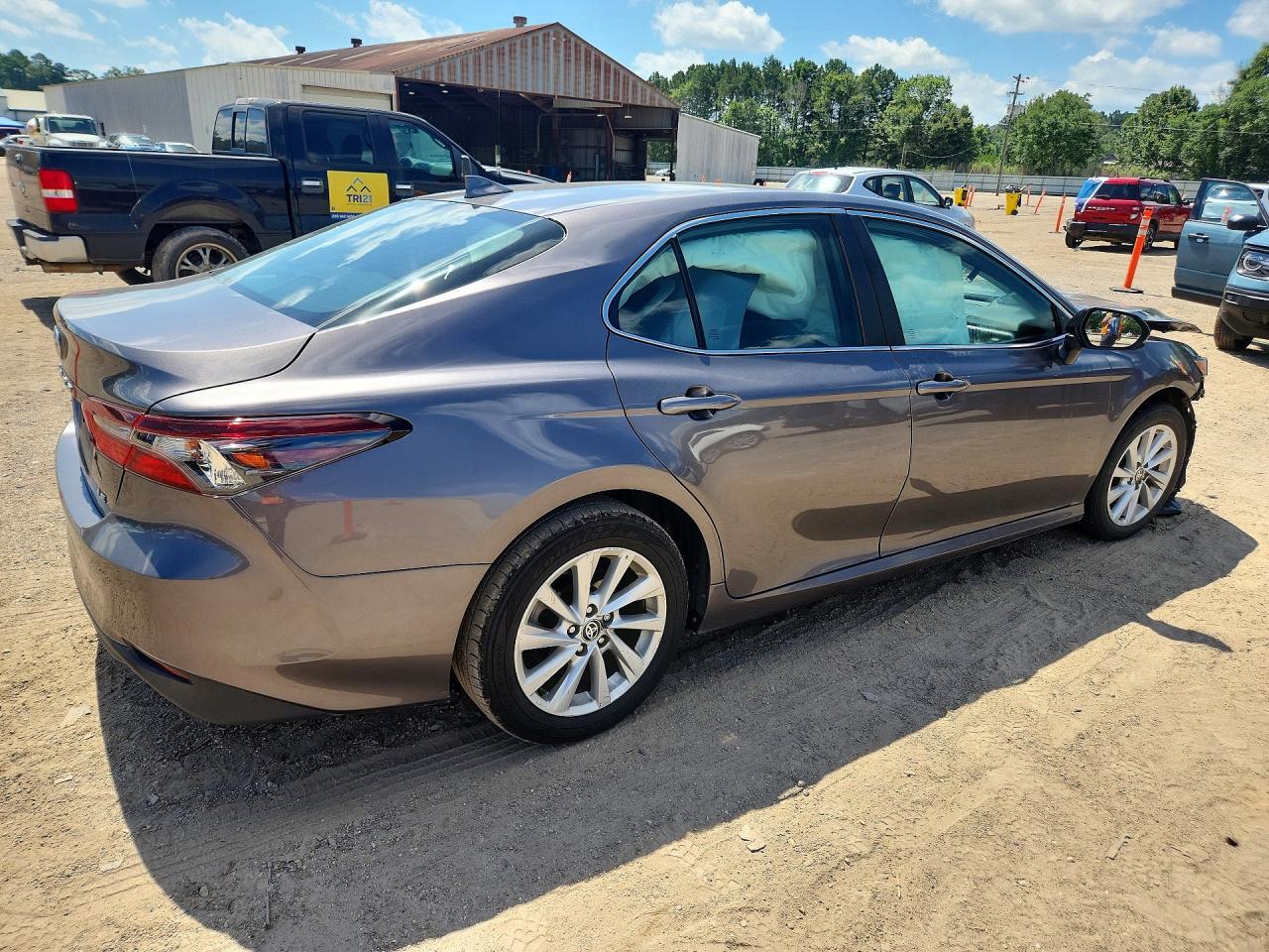 2024 Toyota Camry Le - zdjęcie 3