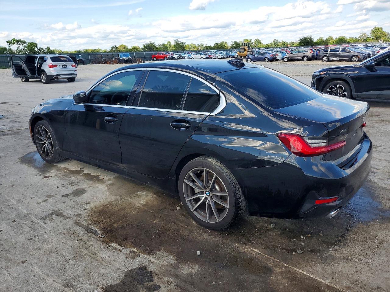 2021 BMW 330Xi - zdjęcie 2