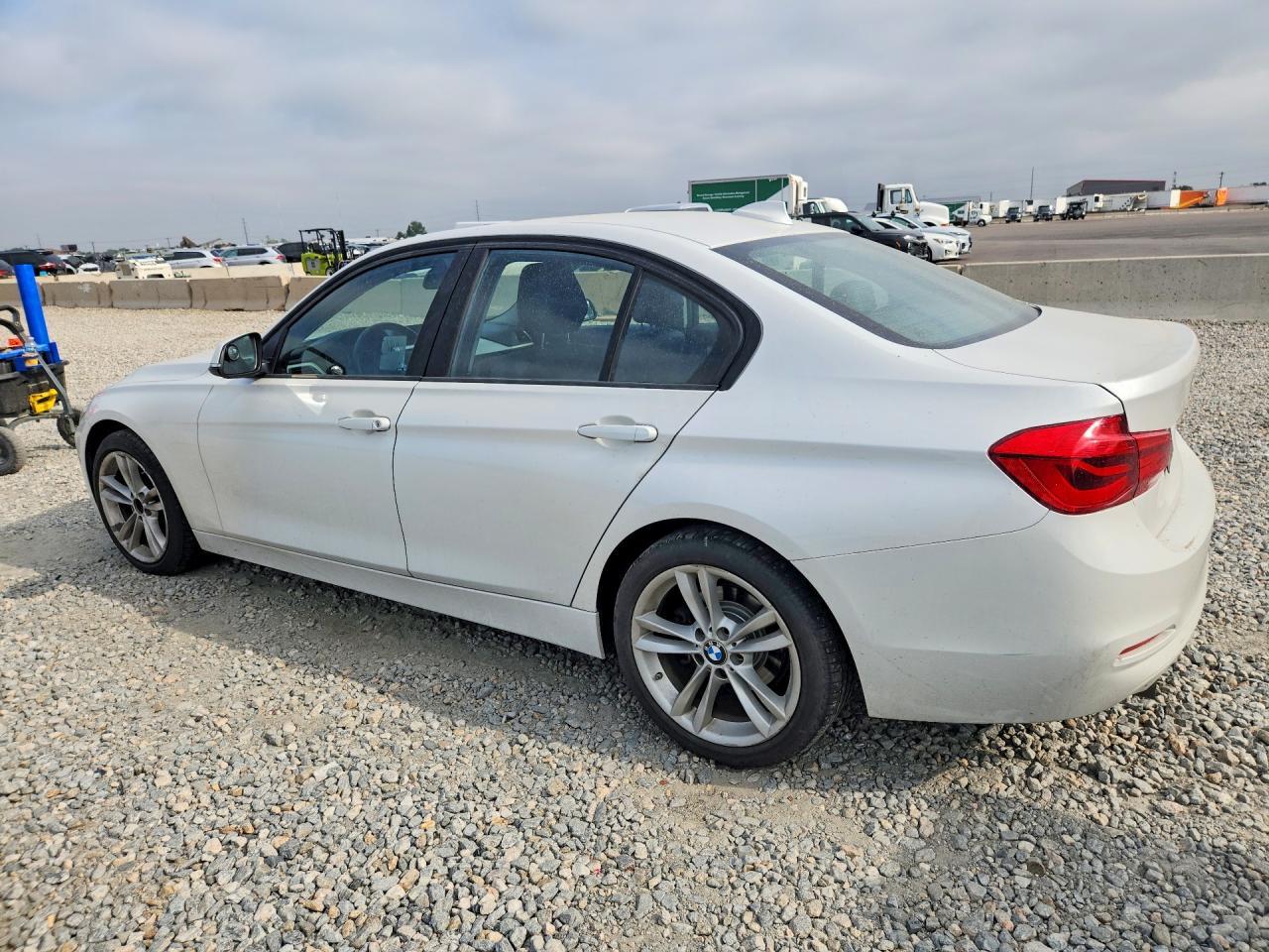 2018 BMW 320 I - zdjęcie 2
