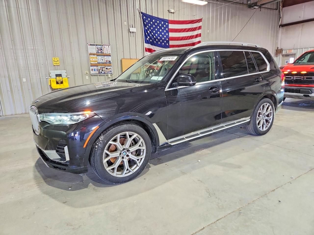 2021 BMW X7 xDrive40I - zdjęcie główne