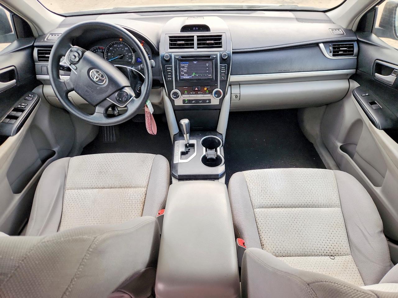 2014 Toyota Camry Le - zdjęcie 15