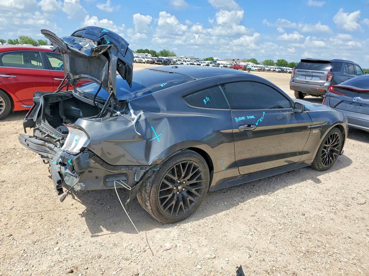 2019 Ford Mustang Coupe - zdjęcie 3